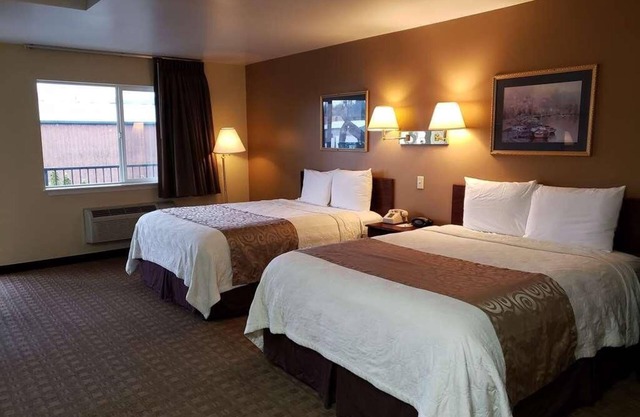 Maximum Comfort! Comes with Free Breakfast & Parking, Pet-friendly Property!