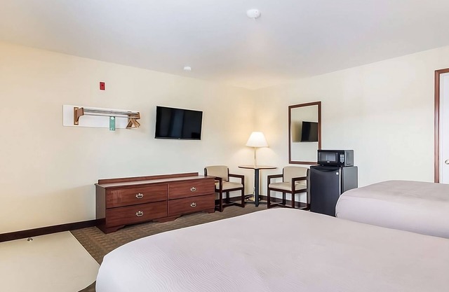 Maximum Comfort! With Free Parking & Breakfast! Pet-friendly Property!