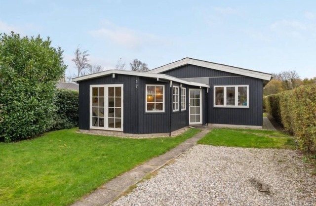 "Maybrit" - 50m from the sea by Interhome