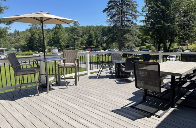 Mayfield Home with view, walking distance to lake & located on snowmobile trail!