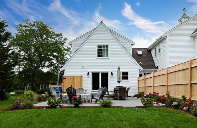 Mayflower Beach - New Listing - 2 Bedroom w/AC sleeps 8