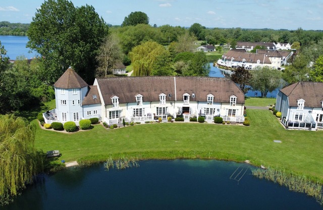 Mayfly Lodge - sleeps 6 guests in 3 bedrooms
