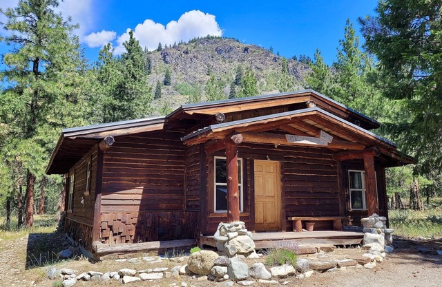 Mazama Trails Cabin-Close to the North Cascades,Ski Trail, Dog Friendly!