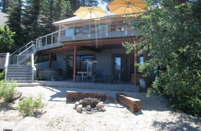 Haus am See mit Privatstrand, Dock, Whirlpool und Bootshaus