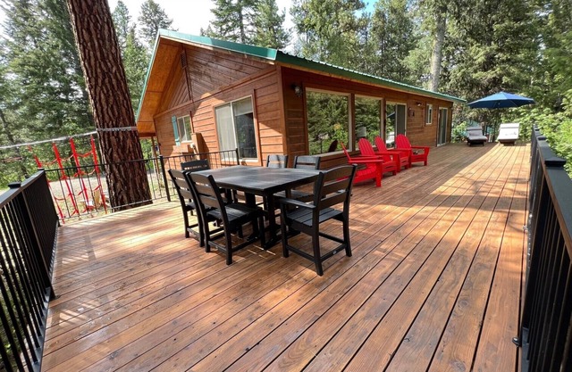 McCall ski cabin with vintage vibes and modern amenities, pet friendly 🌲