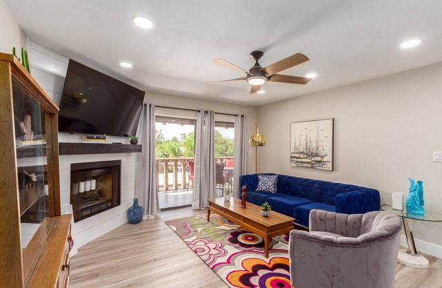 McCormick Ranch Condo! Walk to Restaurants & Shops
