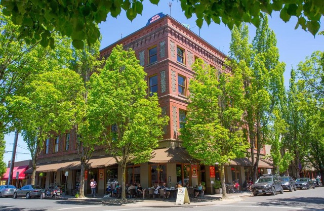 McMenamins Hotel Oregon