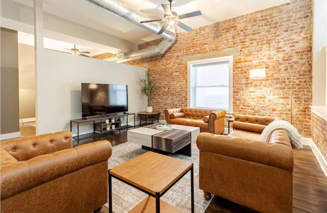 McOuat Place 4D - Luxury 1 Bed Downtown Indy Apartment Prime Location
