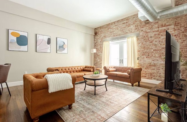 McOuat Place 6C - Luxury 1 Bed Downtown Indy Apartment Prime Location