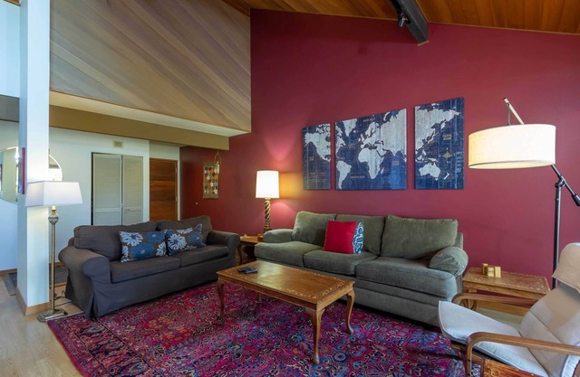 MEAD85 - Beautiful Condo, A/C, Sunroom, Gas Fireplace