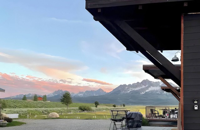 Meadow Creek Tiny Home #03 with Mountain View