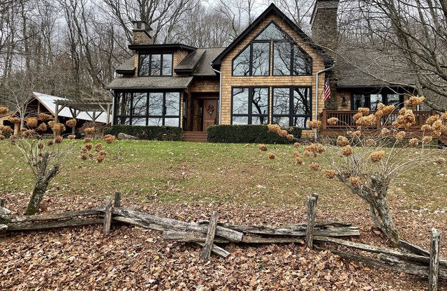 "Meadow Mountain" Custom Farmhouse, 10 Acres, Views; Create Your Memories Here!