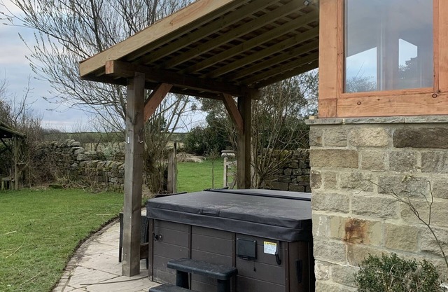 Meagill farmhouse hot tub Sauna 6 bedroom