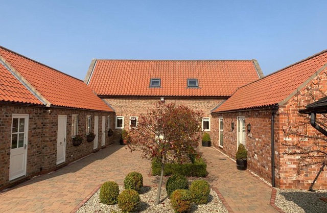 Meals Farm - Courtyard Room