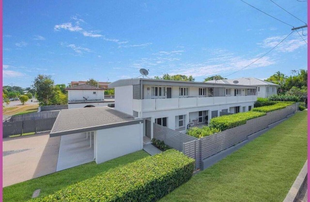 Meander to the Strand on McKinley