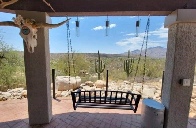 MeCasa SuCasa - Unique, seclude home nestled in the Beautiful Foothills