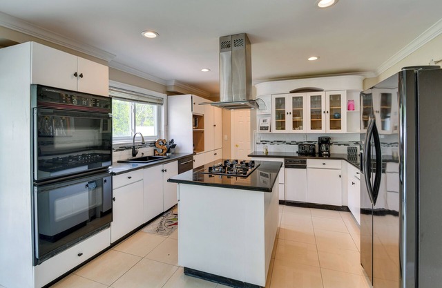 Medford Home w/ Pool, Near Golf Courses!