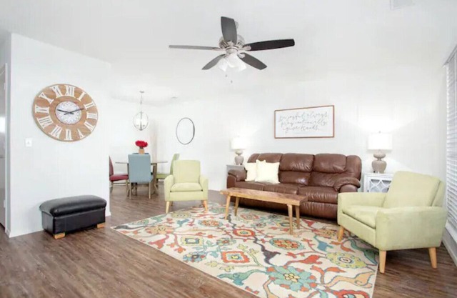 Medi-Park Retreat - Cheerful 2 BD near Hospitals!