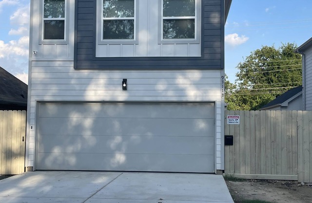 Medical Center South 2Bdr 2 Bth 2 Car garage w/ 1 bdrm on 1st floor