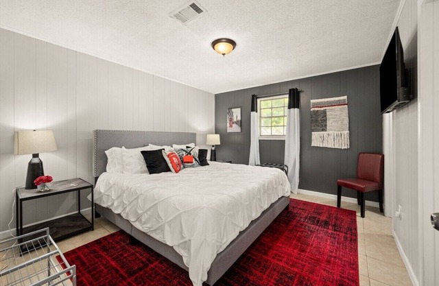 Near Rapides Medical | King Bed | Free Parking