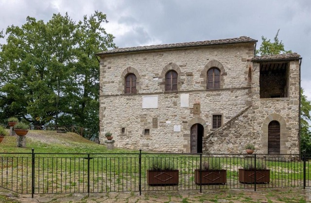Medieval Farmhouse in Caprese Michelangelo with Terrace