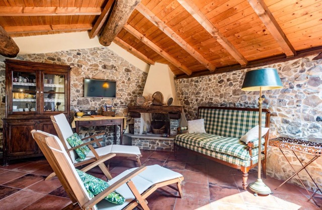 Medieval Getaway! Apuan Alps Lovely Attic x4