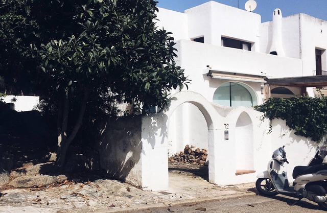 Mediterrane Ferienwohnung im rustikalen Stil.