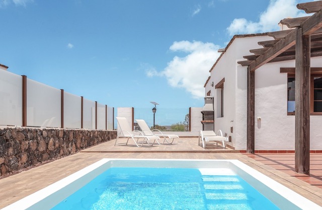 Mediterranes Ferienhaus “Casa Sandri” mit Meerblick, Bergblick, WLAN, Pool und Terrassen; Parkplätze vorhanden
