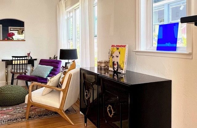 Mediterranean Oasis in the heart of the Bay Area. Perfect bungalow in Albany .