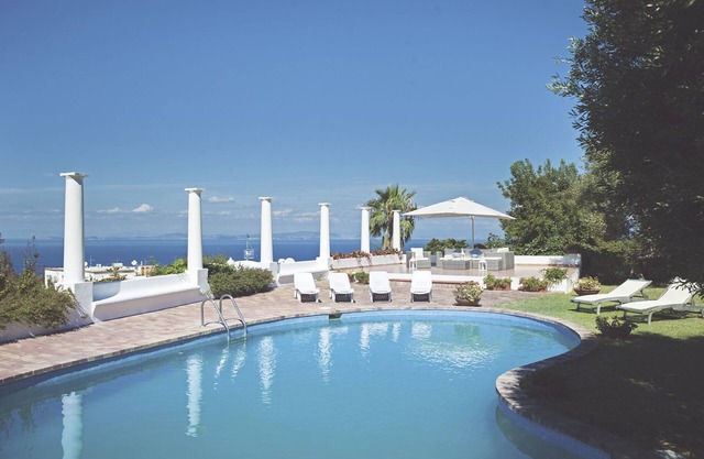 Mediterrane Villa mit Garten und Pool