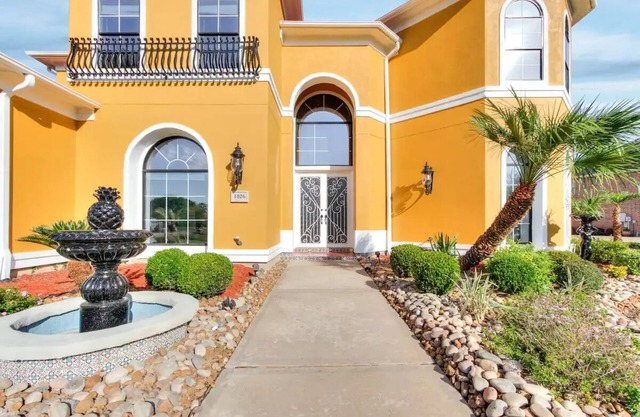 Mediterranean Villa by the Lake also for short term lease