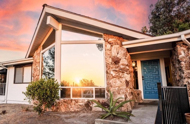 Spacious Home with Hot Tub, Mtn Views and Serenity!