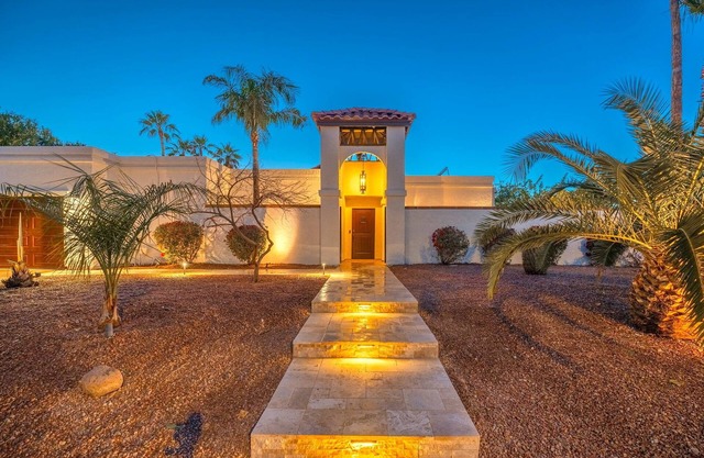 2 Master Suiten! Privater Pool + Whirlpool für 8 + Billardtisch. Kürzlich umgestaltet !!