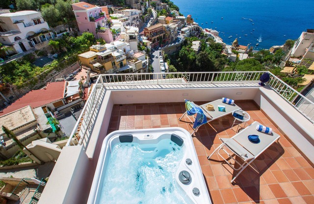 Medusa suite with jacuzzi
