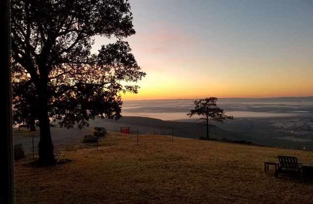 Meek's Mountaintop Retreat - Mt Nebo State Park - Sunrise Point - Historic Home