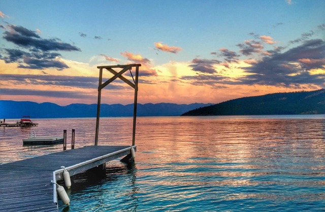 Mellow Cove Retreat!! Private Dock and Outdoor Kitchen!!