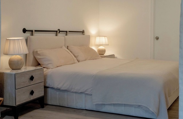 Melrose Side Hideaway – Prime WeHo Location