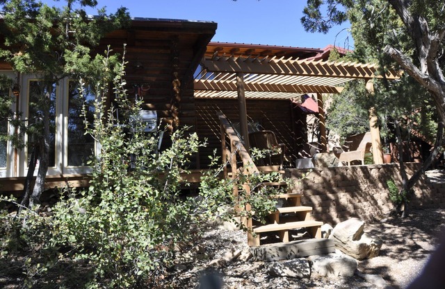 Mema's Cozy Cabin in the Sandia Mountains