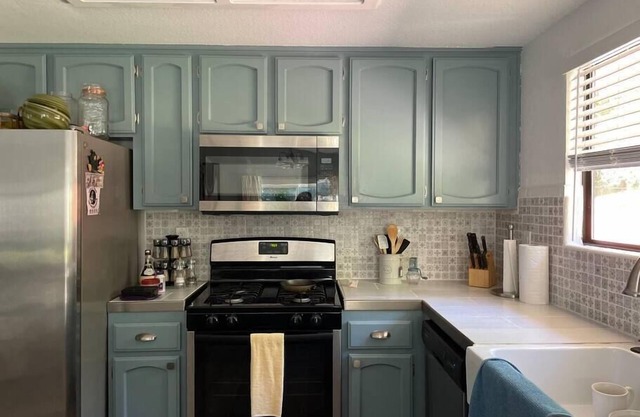 This house is a 4 bedroom(s), 2 bathrooms, located in Auburn, CA.