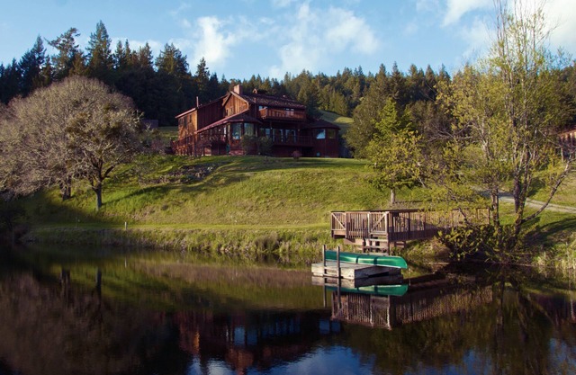 Mendocino County Abgeschiedenes Gutshaus, umgeben von Natur