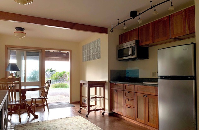 Mendocino Private Studio Pet Friendly Full Kitchen
