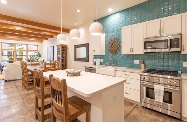 Mercado San Agustin | 2 BR 2.5 BA | Garage | Patio