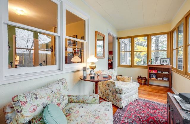 Mercer Cottage on Crystal Lake w/Private Dock!