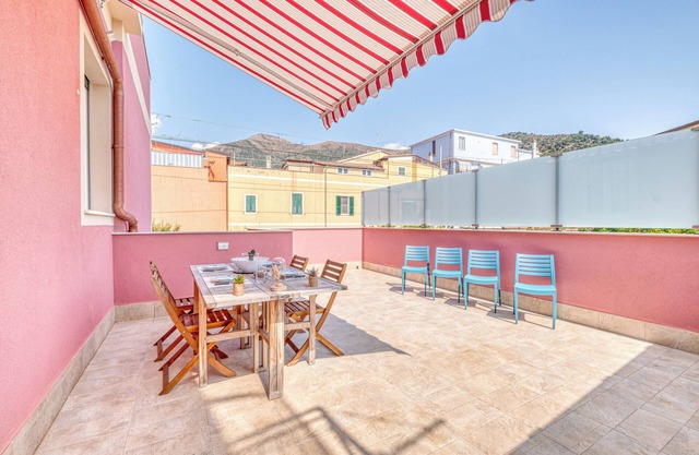 Merlo E - town center & private parking, Ceriale, Italy