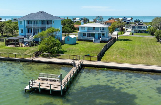 Mermaid Cove - Private Fishing Pier