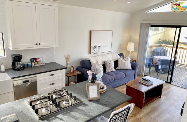 Mermaid Hideaway One minute walk to the beach and Lovers Point 30 Day Rental