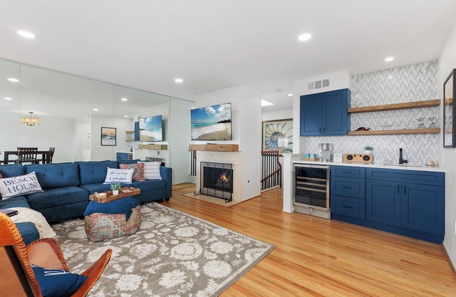 Mermaid's Lookout - Stunning Ocean Views, Great Location, Pet Friendly!