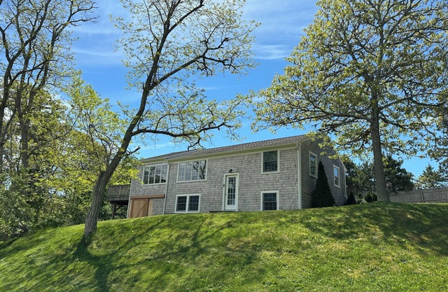 “Mermaid’s Rest” Quiet South Chatham 2-Bedroom House, Close To Beaches