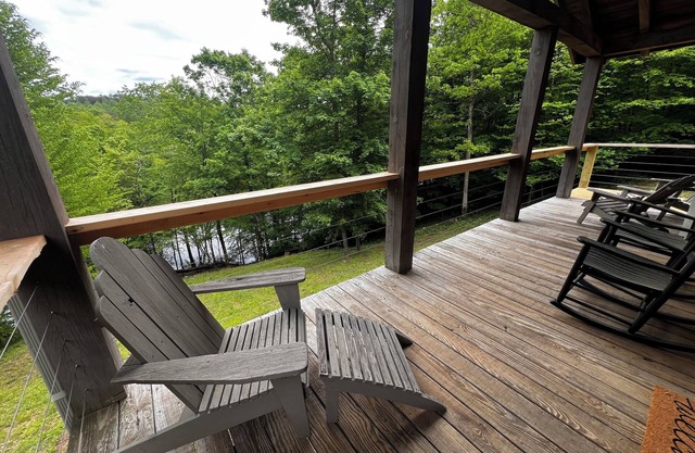 Merry Mammoth Cabin on 16 Acres with Hiking Trails and Direct Nolin Lake Access