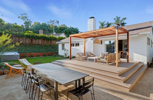 Mesa Beach Escape: Close to the Beach with Hot Tub
